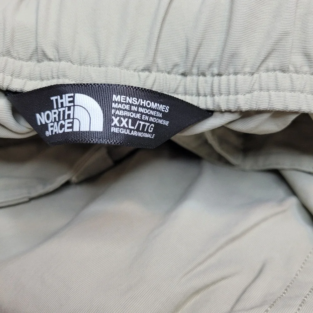 The North Face Cargo Shorts Men's XXL Beige‎ 100% Nylon Zipped Pockets